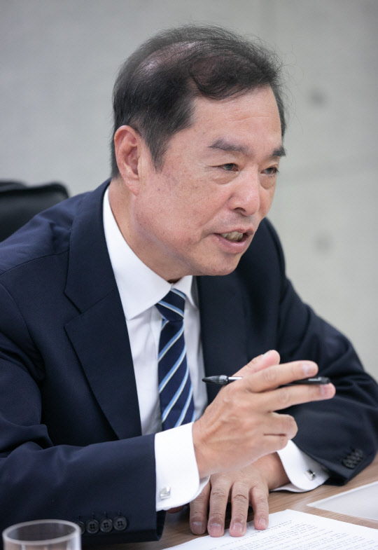 김병준  前자유한국당 비상대책위원장·국민대 명예교수  박동욱기자 fufus@